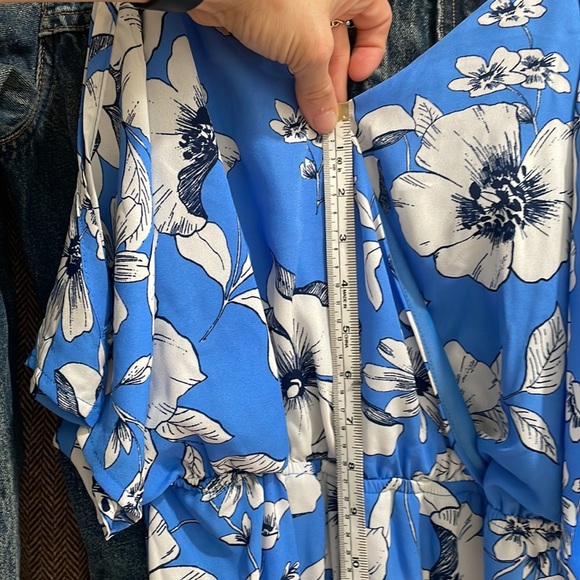 Vintage floral off shoulder blue / white floral jumpsuit (L) - Picture 5 of 6